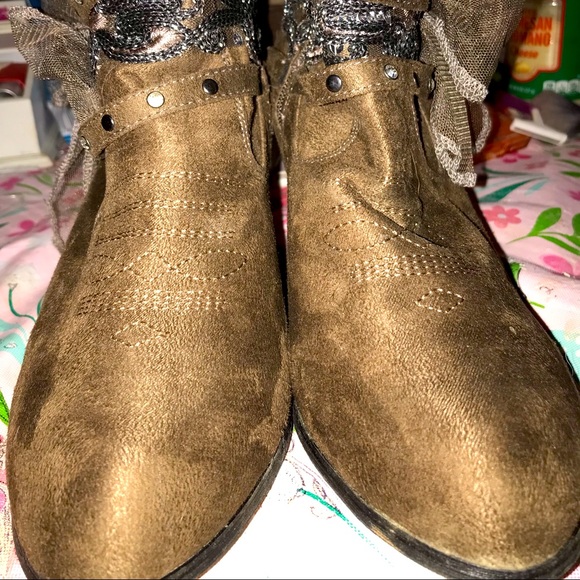 Decorated booties brown - Picture 1 of 6